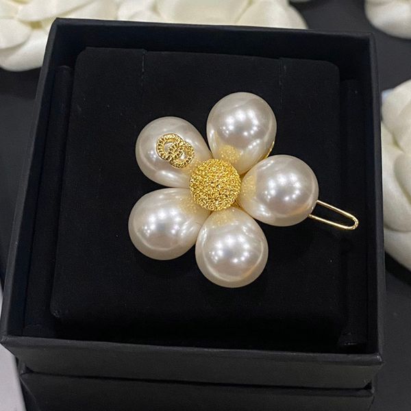 

Pearl Flower Barrettes Designer Womens Girls Classic Versatile Leisure Hairclips Fashion Crystal Letter Metal Shark Hairpin Hair Clips