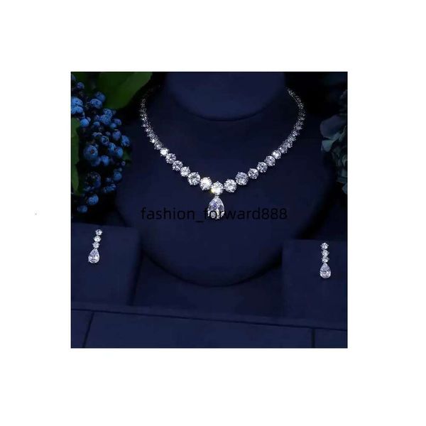 

Quartz round bright cut high-quality vvs transparent fully chilled, equipped with a 14kt white gold necklace, suitable for women