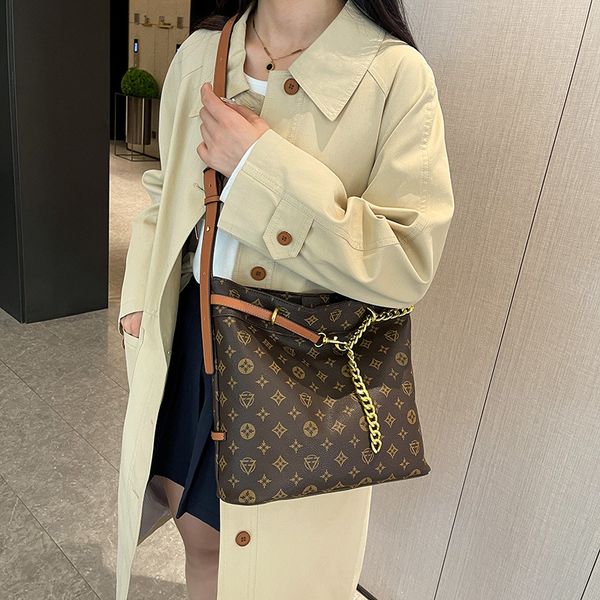 

Hot Sale free shipping new fashionable single-shoulder crossbody bucket bag for women in autumn and winter with a large capacity reading pattern, Brown