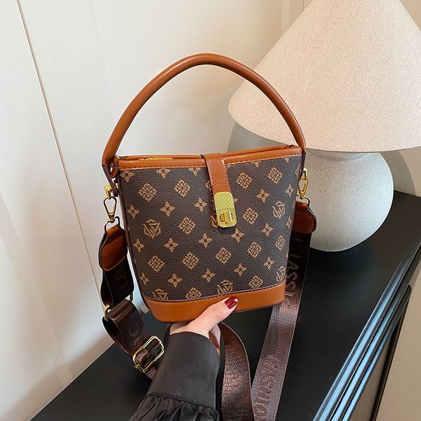 

Bag bucket all go with small print fashion trend large capacity shoulder armpit bag bag, Khaki