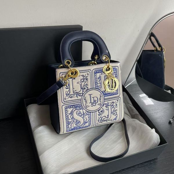 

Bag female spring and summer all kinds of new fashion embroidery bucket handhold cross body Dai Fei bag 2025, Blue