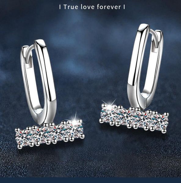 

Elegant U-Shaped Moissanite Stud Earrings - S925 Sterling Silver, Classic Design, Hypoallergenic, Perfect for Daily Wear