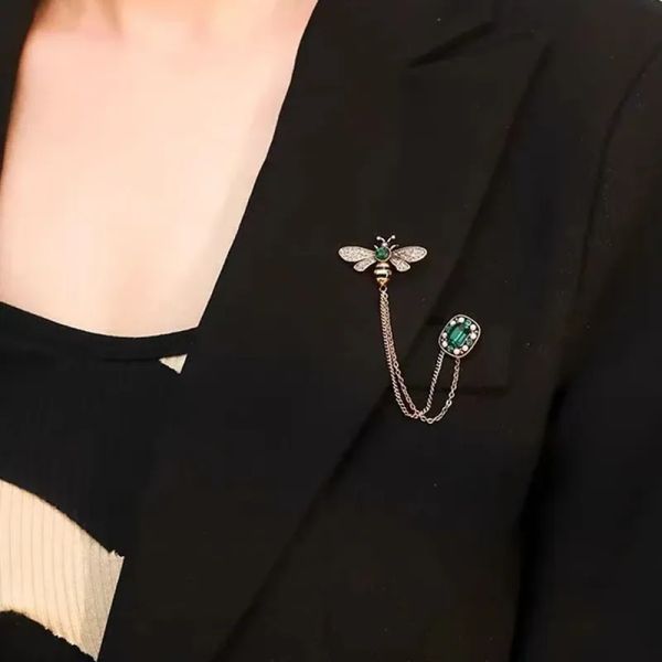 

Rerto Bee Crystal Brooches for Women Enamel Rhinestone Animal Tassel Lapel Pins Men's Suit Collar Pin Badge Accessories