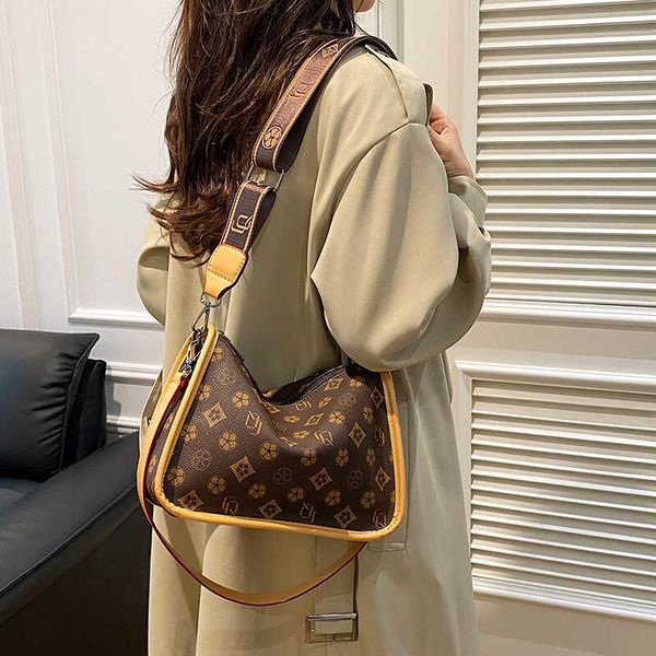 

Designer bag Shoulder Bag Luxury Bag Fashionable And High End Internet Famous Printed Single Large Capacity Commuting Crossbody Versatile Underarm Messenger For, Coffee
