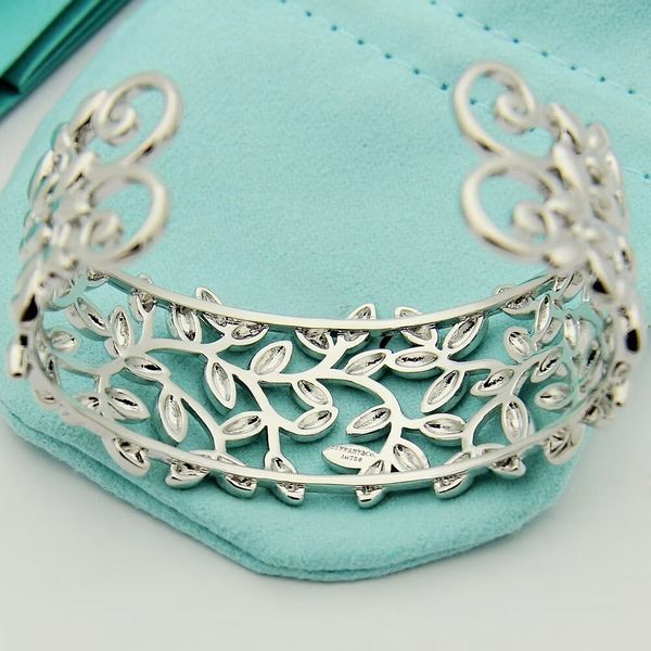 

Stackable Bracelets for Women - Stainless Steel Polished Tri-Color Bangle Bracelet Set Women's Fashion Casual Sports Accessories Gift