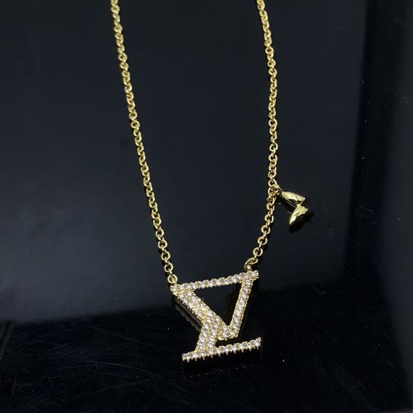

V Letter Brass Diamonds Pendant Necklace for Women, Luxury Jewelry