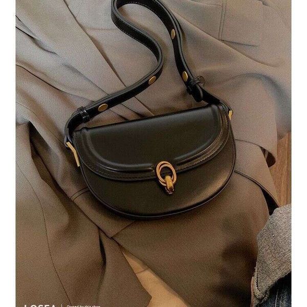 

high-end saddle small 2024 new fashionable versatile women's armpit shoulder crossbody bag, Red