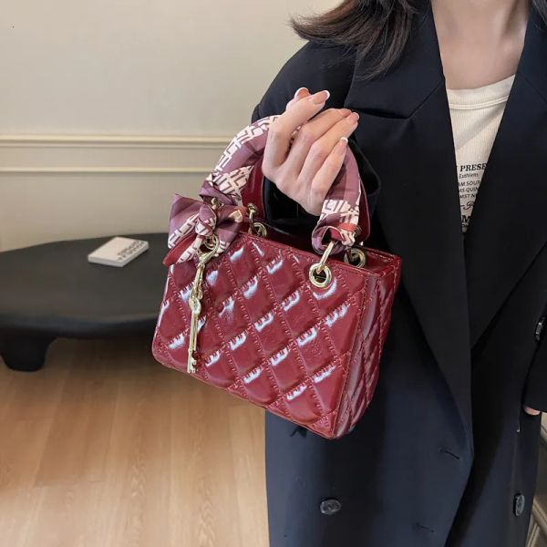 

Xiaoxiangfeng Diamond Grid Embroidered Thread Crossbody Fashionable Hand-held Daifei Bag, Niche Design 2024 New Designer Handbag Shoulder Bag, Black large