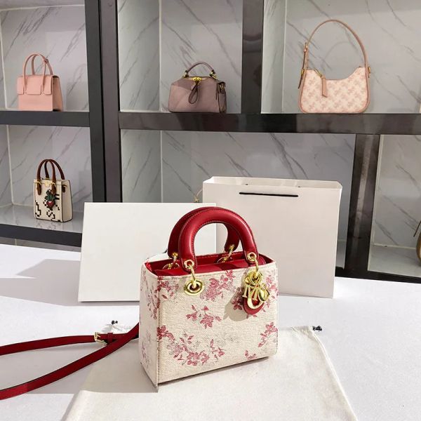 

New Designer Bag, High-quality Luxury Embroidery, High-end Handheld Small Square Bag, Wallet, Dinner Bag, Red