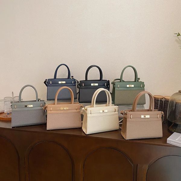 

2025 New Women s Handheld Bag Fashion Designer Luxury Handbag Trendy Single Shoulder Crossbody Bag Leisure Wallet Storage With Makeup Bag, Green