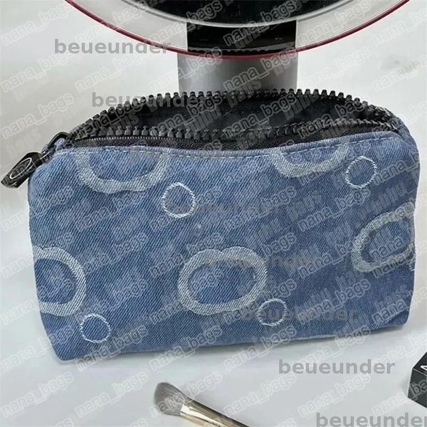 

2025 Denim Blue Designer Make Up Bag Fashion Lady Wash Cosmetic Pouch Zipper Embroidery Makeup Bags Travelling Toiletry Purse Fitness Washing Bag BFD2505121