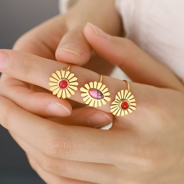 

French Vintage Style 18K Gold Plated Titanium Steel Adjustable Flower Ring with Natural Gemstones for Women