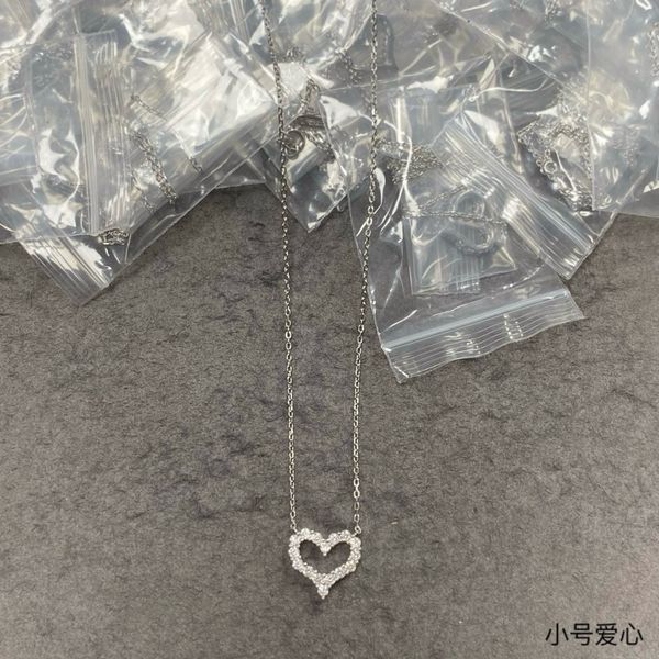 V Gold Plated Mic Gold Heart Shaped Hollow Small, Medium, and Large Necklace, Korean Simple Love Pendant, Best Friend Gift
