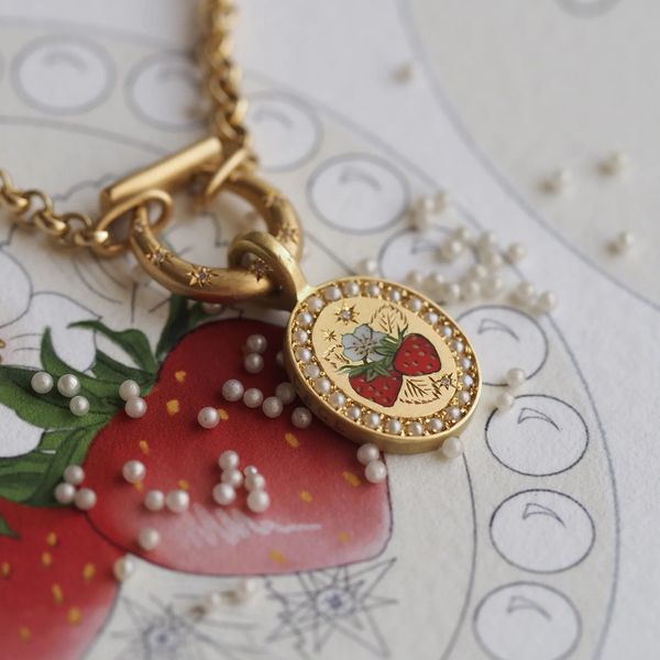 

Stainless Steel Light-luxury Strawberry Necklace for Women. Titanium Steel with 18K Genuine Gold for the Summer Fruit Party