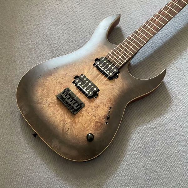 

Vintage-Inspired Electric Guitar: Aged Finish, Double-Cutaway, 2 Humbuckers & Fixed Bridge