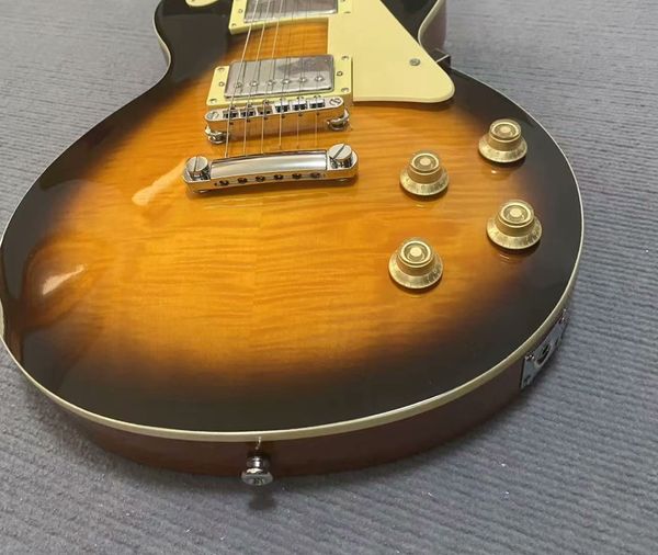 

Amber Burst Single-Cut Guitar - Gold Hardware & Dual Humbuckers | CITES Certified