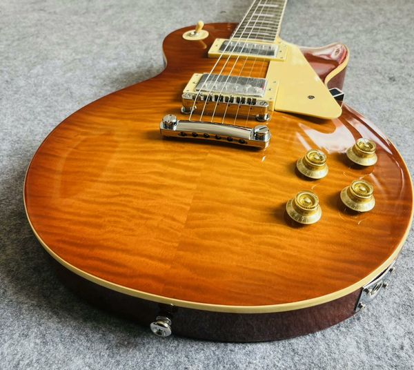 

Gradient Brown Single-Cut Guitar: Wood Grain Texture & Gold Knobs - Rock Ready