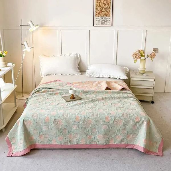 

Bedding Sets 4Pcs Vintage French Printing Lace Ruffles Princess Set Milk Veet Warm Quilt Cover Bed Skirt Bedspread Pillowcases 220030, Pink