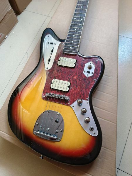 

Vintage-Inspired Sunburst Guitar: Dark Brown to Yellow-Orange Gradient & Contrast Pickguard