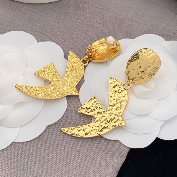 

Abstract Lip Shape Brooch Fashionable Red Enamel Pin with Metallic Gloss Fun Statement Accessory for Coat Hat Scarf Gift