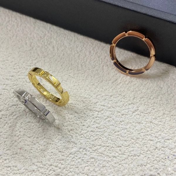 

Luxury Dainty Jewelry: Fashion-Forward Silver Ring with Sparkling Accents - A Stylish Gift for Women, Lightweight for Daily Use