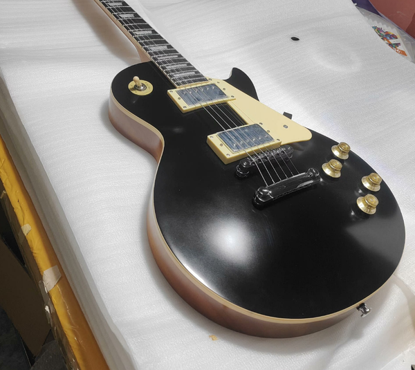 

Sophisticated Black Gloss Single-Cut Guitar w/ Cream Binding, Cream Pickguard & Gold Humbuckers