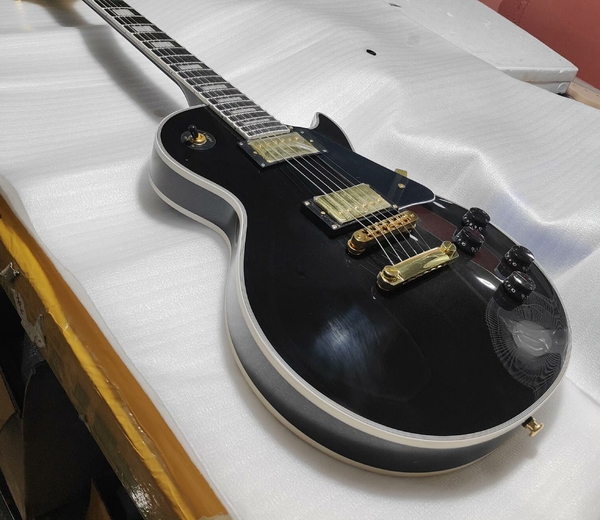 

Sleek High-Gloss Black Single-Cut Electric: Gold Humbuckers, Gold Bridge, Black Knobs