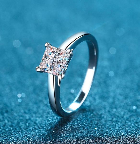

925 Sterling Silver Solitaire Moissanite Ring 1ct/2ct with Square Cut - Perfect Engagement Ring