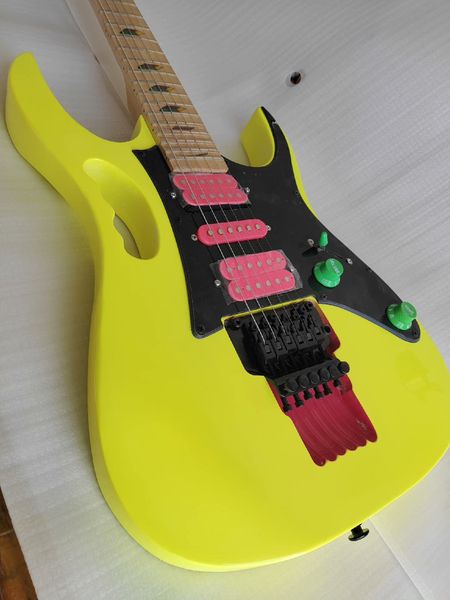 

Vibrant Glossy Yellow/Green Electric Guitar: Ergonomic Cutaways, 3 Pink Pickups, Black/Red Tremolo