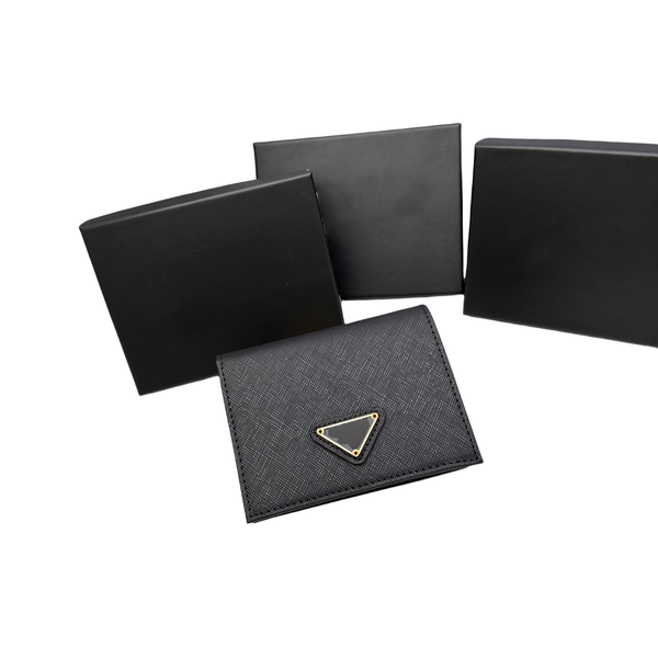 

Elegant Womens Leather Foldable Wallet - Stylish Fashion Accessory with Secure Zipped Pocket, Peach
