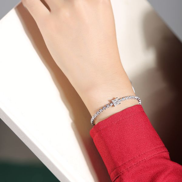 

S925 Sterling Silver Women's Bracelet with Authentic Moissanite Gemstones - Perfect for Gifting