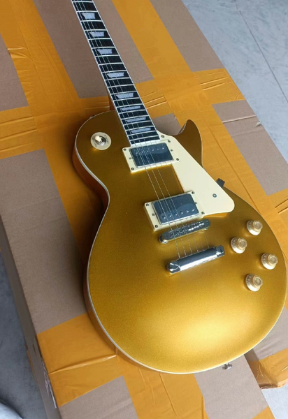 

Striking Gold Gloss Single-Cut Electric Guitar: Cream Pickguard, Dual Black Humbuckers, Tune-O-Matic Bridge