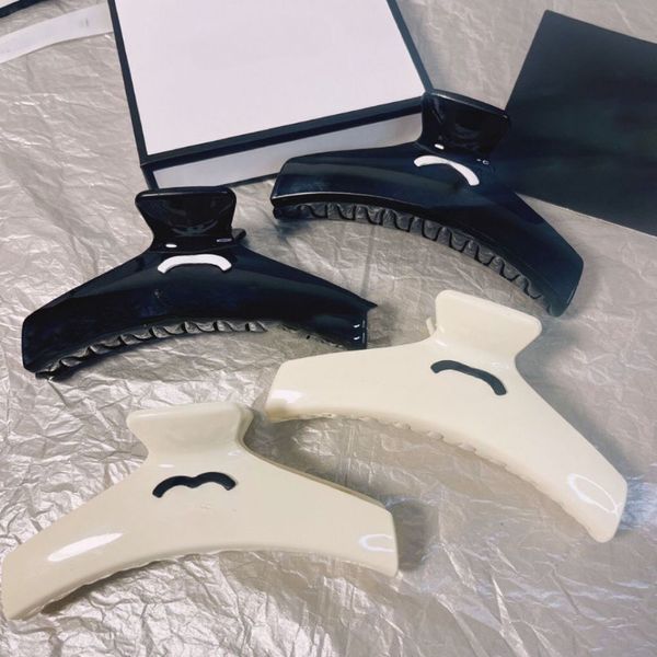 

Luxury Designer Brand Letter Black White Hair Clips Claw Elegant Shark Hair Clip Hairpin Hair Clip Headwear Hairpin Jewelry Hair Accessory