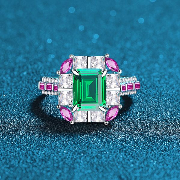 

Stunning Contemporary 925 Silver Ring For Her - Radiant Imitation Emerald Accentuated at a Magnificent Size of 4 Cts.