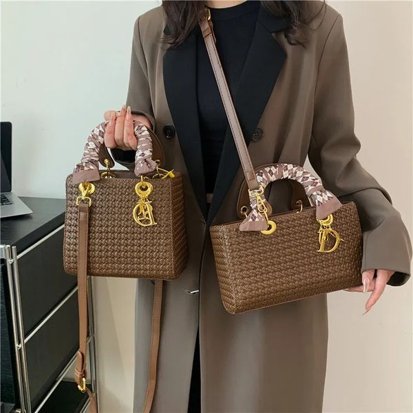 

Tote bag Designer bag fashion ladies luxury bag medium shoulder bag crossbody bag mini bag high quality leather new knitting crossbody bag shoulder designer handbag, #19