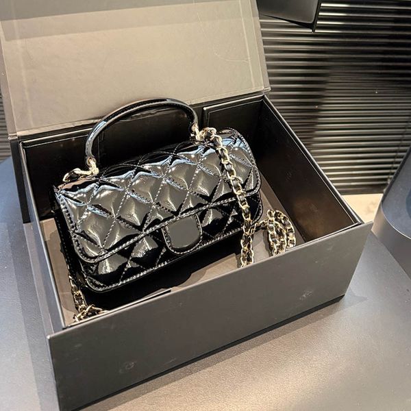 

Ladies Black Patent Leather Flap Bag with Handle Gold Buckle Hardware Matelasse Chain Diamond Lattice Designer Square Handbag Luxury Shouldee Coin Wallet 17x10cm, Red