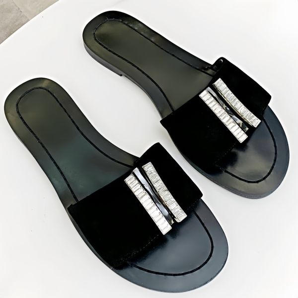 

New fashion couple sandals Luxury designer slippers Flat rubber hole shoes Jelly outdoor beach anti-skid thick soled bathroom Flat toe Baotou herringbone 36-45, 13-13