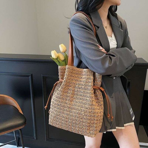 

Lazy Style Straw Shoulder Bag for Women 2024 New Summer Beach Vacation Large Capacity Drawstring Handbag, Off-white