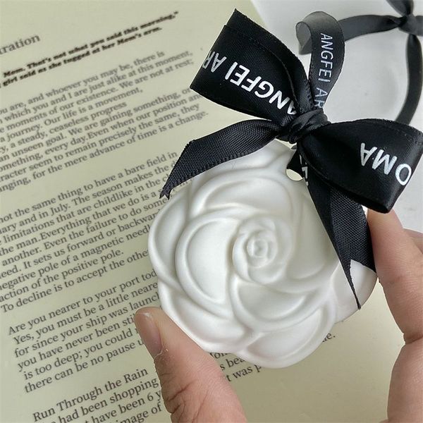 

Aromatherapy Pendant Solid Perfume Balms Wax Creative Household Wardrobe Hanging Daily Flower Shape Car Decoration Fragrance Scent Balsams