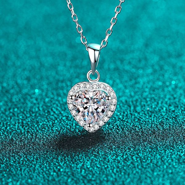 

925 Sterling Silver Moissanite Cluster Heart Pendant Necklace PT950 Gold Plated Dainty Clavicle Chain Elegant Jewelry Wholesale Supply