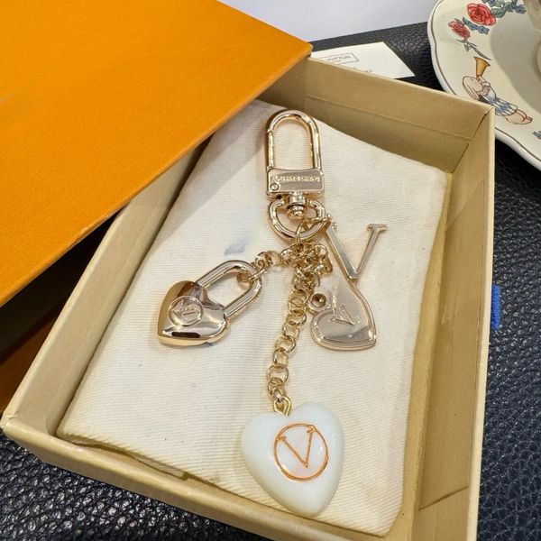

Keychains Lanyards Designer luxury key Metal leather Keychains Bag charm chains Woman high-quality Car Key Christmas Gift