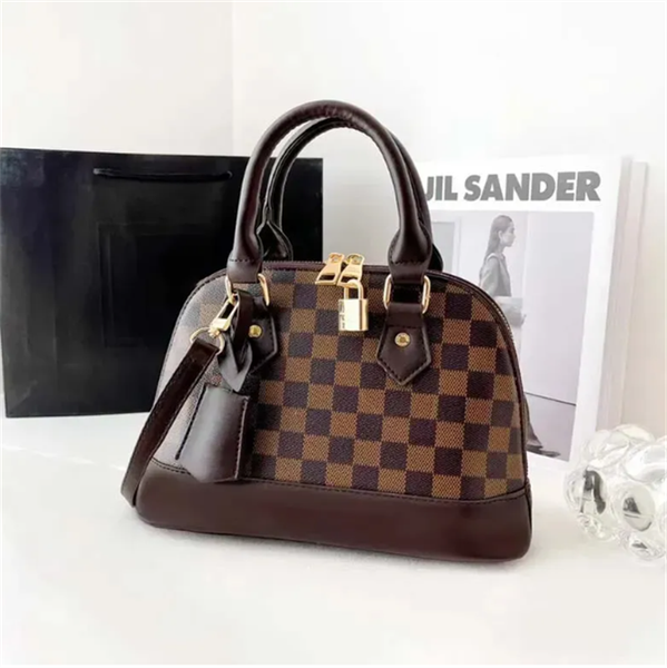 

Designer Tote Women Shoulder Chain Messenger Bag Leather Handbags Shell Purse Ladies Cosmetic Crossbody Bags, Black