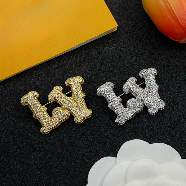 

Hip-Hop Rock Style Men's Brooches Luxurious Full-Diamond Brand Brooches 18k Gold Silver Plated High-Quality Brooches Pins Suit Brooches Pins Couple Gifts