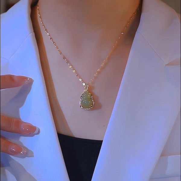 

Gourd designer Micro Inlaid Full Diamond free shipping Necklace For Women Exquisite Versatile New luxury Light Luxury Super Shiny Collarbone Chain