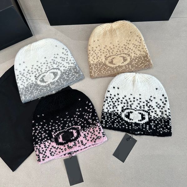 

Classic Designer Autumn Winter Beanie Hats Men and Women Cashmere Knitted Hat Letter Beanie Universal Knitted Cap Autumn Wool Outdoor Warm Skull Caps, White