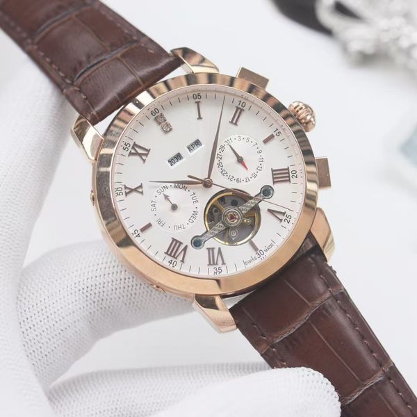 

A Masterpiece of Men's Wristwatches: Top-Grade Watch with Automatic Mechanical Movement, Premium Stainless Steel Case and Cowhide Strap, Gray