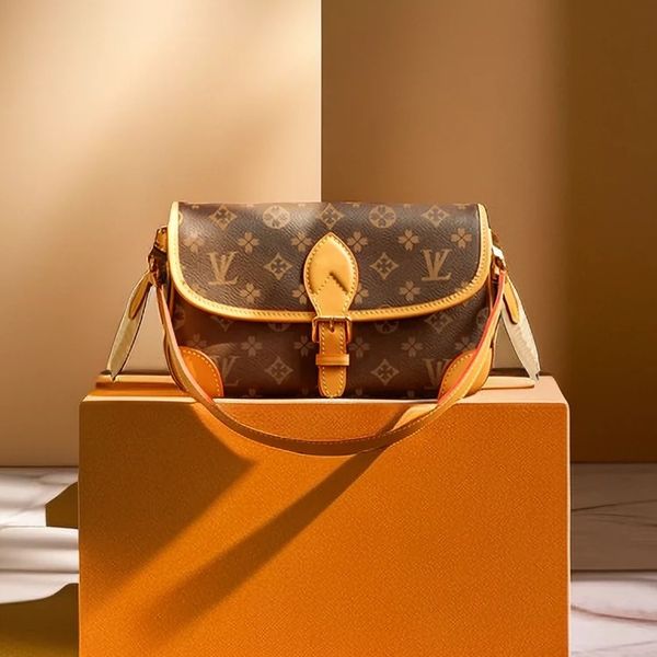 

2026 Women Luxurys Designer Crossbody Diane Baguette Classic Vintage Canvas Strap Flower Flap Embossed Letters Clutch Purse Shoulder Bags Tote Bag, #23