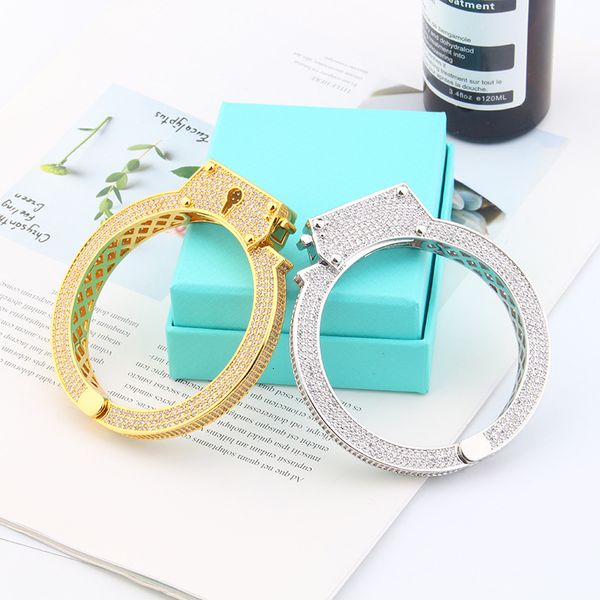 

American Style Alternative Domineering Handcuffs Bracelets Simulated Full Zirconia Exaggerated Gear Buckle Spring Lock Bracelets Wholesale E2