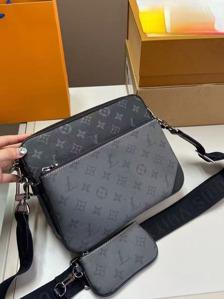 

Designers Men crossbody Messenger bags Handbags Men Leather TRIO Messenger Bags Luxury Shoulder Bag Make up Bag Designer Handbag, Black