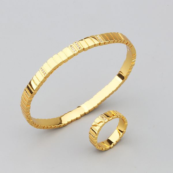 

Copper Synthetic Zircon Bracelet Ring CNC Precision Accordion Step Strap Interlaced Champagne Gold Bracelet